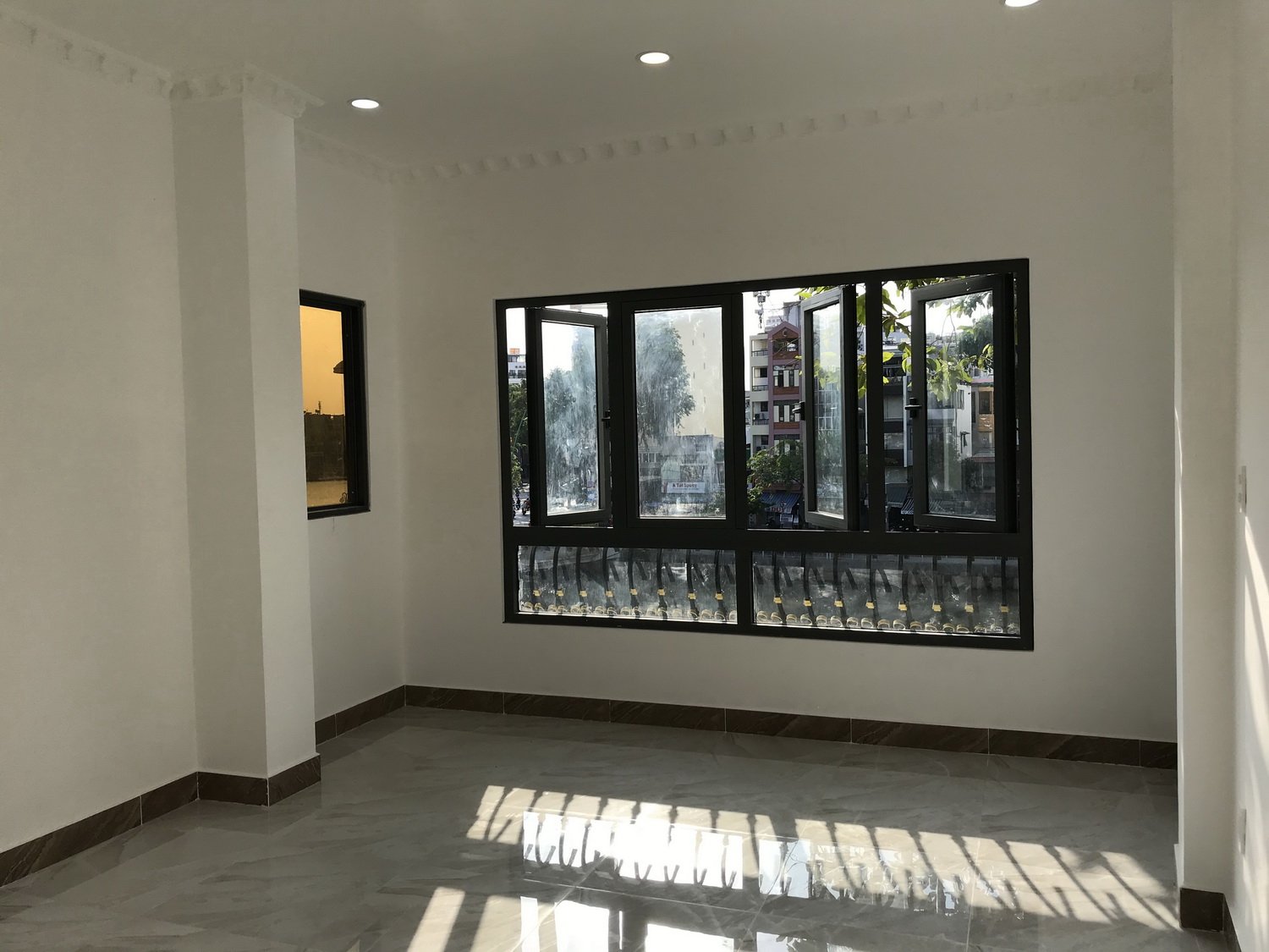 ĐẸP LUNG LINH: Mặt tiền Hoàng Sa 5 lầu, t.kế C.Âu, 9 phòng, thang máy